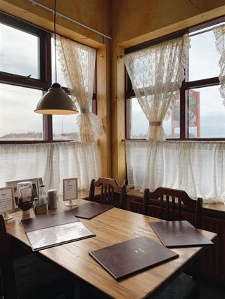 Foldegardiner giver et behageligt element til ethvert rum